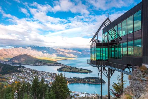 Située dans l'un des plus beaux pays du monde, cette ville s’est donné l’objectif d’être la toute première destination touristique 100 % neutre en carbone !