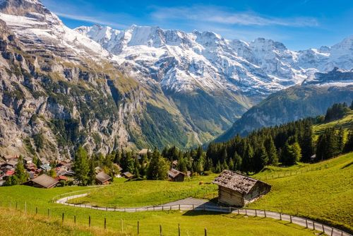 Cet hôtel en Suisse offre l’une des vues les plus spectaculaires du pays