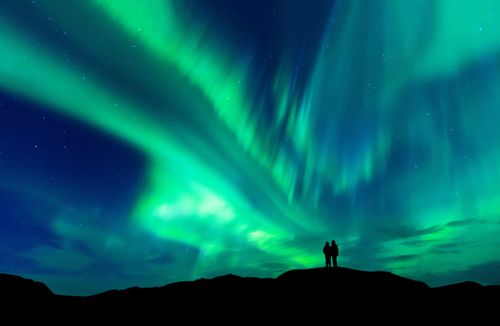 Des aurores boréales ont illuminé le ciel français ce week-end ! Avez-vous pu les observer ?