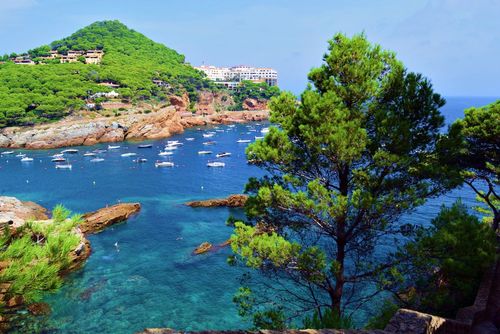 Parcs naturels, criques sauvages, gastronomie et fêtes... Et si la Costa Brava était LA destination de l'été ?
