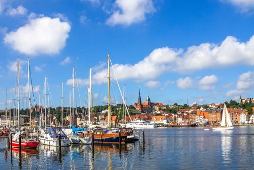 Segel Setzen bei der Flensburger Rumregatta