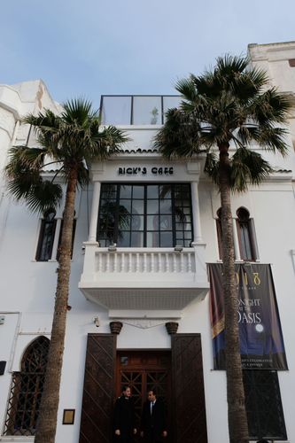 Einen Drink in Rick's Café nehmen