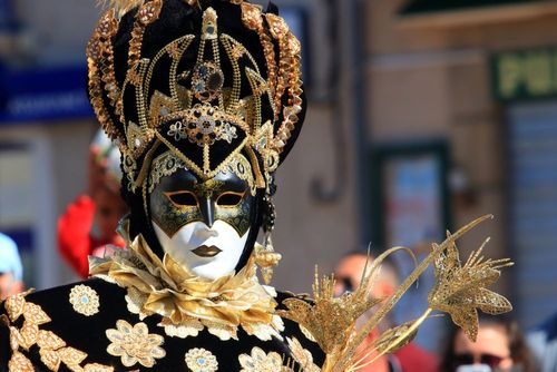 En France, connaissez-vous le Carnaval de Limoux ? C'est le plus long au monde et il finit bientôt ! 