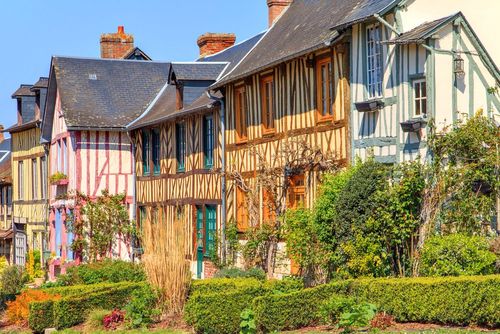 Ce petit village normand situé à 40 min de Rouen est idéal à visiter au printemps