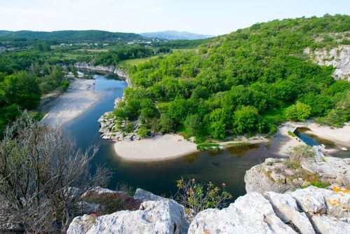 Moins touristique qu'en été, découvrez l'Ardèche en hiver ! (Parfait pour les vacances de Noël en famille !)