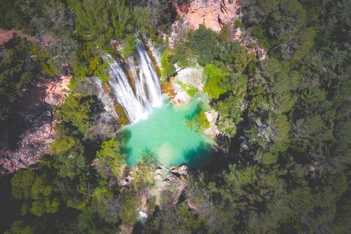 A 1h30 de Marseille, ce village pittoresque cache un véritable joyau naturel (bien moins visité que les calanques)