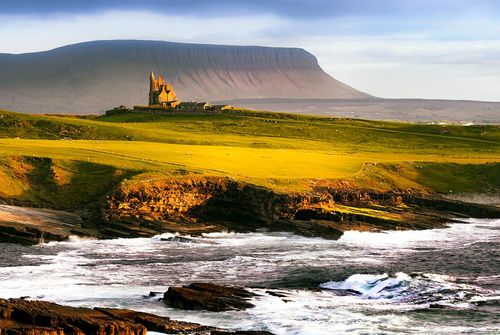 Oubliez Dublin et découvrez cette route qui traverse des paysages et des châteaux impressionnants en Irlande