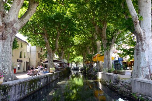 A 1h30 de Montpellier, ce village provençal mérite amplement son surnom de “petite Venise du Gard” !