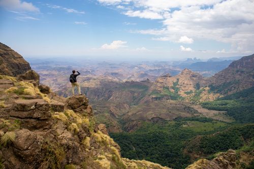 Après la Tanzanie et le Kenya, découvrez ce pays d'Afrique ignoré des touristes qui regorge aussi de merveilles ! (Il est accessible en vols directs depuis la France)