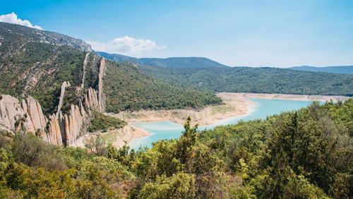 Impressionnantes, ces murailles naturelles situées en Espagne n'ont rien à envier à la Grande Muraille de Chine ! Voici où les trouver