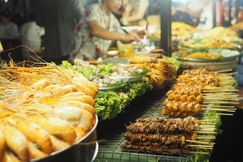 3 marchés de nuit à visiter absolument en Thaïlande (et les spécialités à goûter sur place)