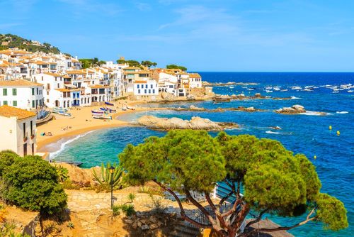 Criques sauvages, villages blancs... Découvrez le charme et l'authenticité des plus beaux lieux de la Costa Brava