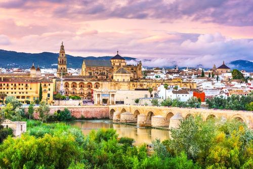 Des monuments en passant par la gastronomie et l'art, voici ce qu'il ne faut pas manquer dans cette ville d'Andalousie !