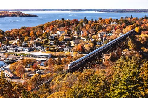 Oubliez le Transsibérien et découvrez le deuxième plus long voyage en train au monde à travers le Canada !
