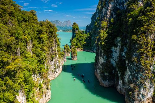 Lac, forêt vierge, animaux sauvages… Ce parc national thaïlandais peu fréquenté est à visiter une fois dans sa vie !
