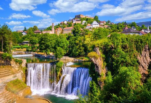 Ce petit pays encore méconnu des touristes abrite certaines des plus belles cascades d’Europe