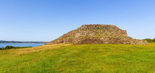 Bretagne : un monument préhistorique ressemble aux pyramides d'Egypte ! 