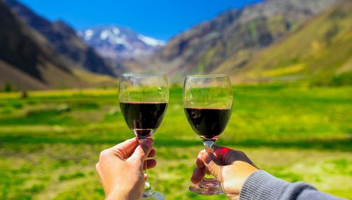 Pourquoi il ne faut pas (trop) boire d’alcool en altitude ?