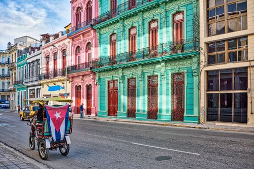 Reconnaissez-vous cette ville des Caraïbes ? C'est l'endroit rêvé pour passer l'hiver au soleil !