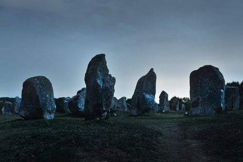 Il n’y a pas qu’en Bretagne que l’on peut voir des menhirs ! Voici les régions où en trouver (il y en a peut-être près de chez vous)
