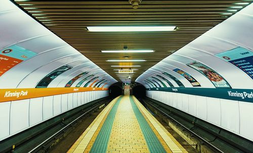 Située à 1h45 de vol de la France, cette ville connue dispose du plus petit métro du monde ! L'avez déjà emprunté ?