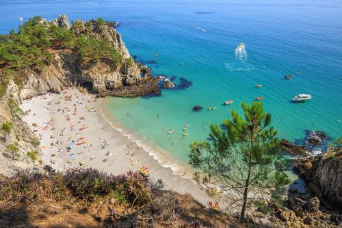 Envie d'eaux turquoise et de plages paradisiaques ? Ces plages bretonnes n'ont rien à envier aux plages du Sud !