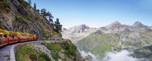 Entdeckung des Katharerlandes und des Fenouillèdes an Bord des "Petit Train Rouge".