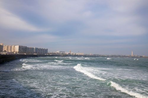 Spaziergang entlang der Corniche in Casablanca
