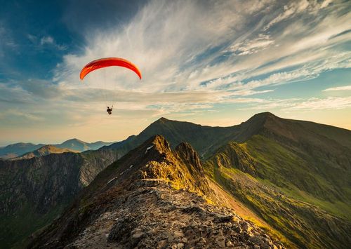 Parapendio sul lago di Annecy