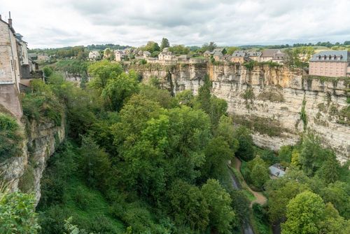 Connaissez-vous le trou de Bozouls ? Cette merveille géologique se trouve en France ! (Et aussi dans la nouvelle série L'Eclipse de France 2)