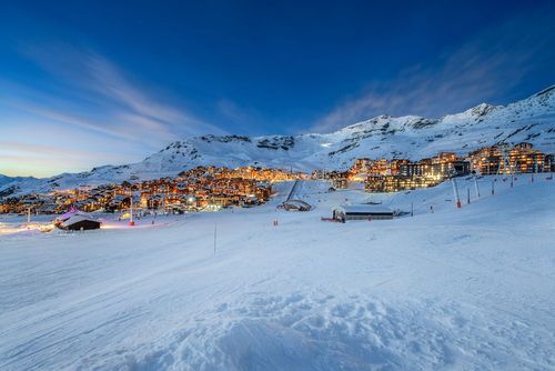 Située à moins de 3h de Lyon, cette station française a été élue "meilleure station de ski au monde en 2024" !