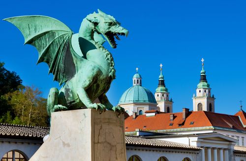 Ces dragons intriguent les touristes en Slovénie ! Connaissez-vous l'histoire derrière ces créatures fantastiques ?