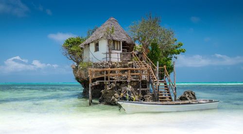 Dans les airs, sous l'eau ou au pied d'une cascade... Voici 4 restaurants insolites à découvrir dans le monde