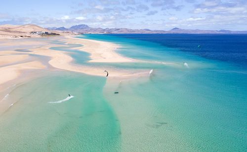 Cette sublime plage ressemble aux plus belles d'Australie, et elle se trouve en Europe ! (Elle est accessible en vols directs depuis la France)
