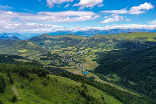 Méconnue, cette station de ski peu touristique est l’une des moins chères des Alpes !