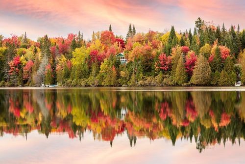 Lacs, collines, parcs... on ne se lasse pas des paysages canadiens à l'automne ! Voici ceux qu'il faut voir au moins une fois dans sa vie