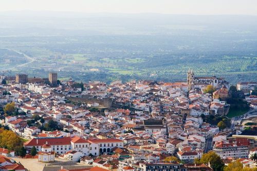 Paseos, mercado y monumentos históricos en Portalegre