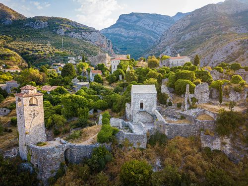 Cap sur la ville de Stari Bar, le village désert et méconnu du Monténégro !