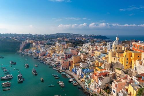 A 1h de Naples en ferry, découvrez Procida un petit paradis caché des touristes !