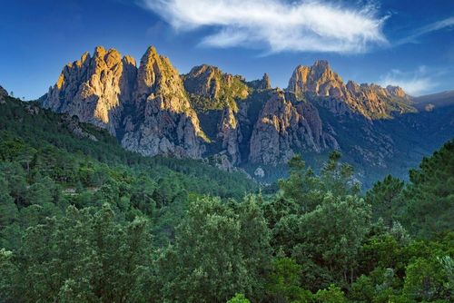 La Corse ne se visite pas qu'en été ! Connaissez-vous cette merveille géologique à 2h d'Ajaccio qui se découvre le mieux en automne ?