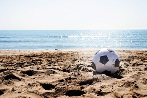 Avis aux amateurs de foot, c'est le moment de réserver vos séjours (au meilleur prix) pour les championnats d'Europe. Vite, les offres sont limitées !