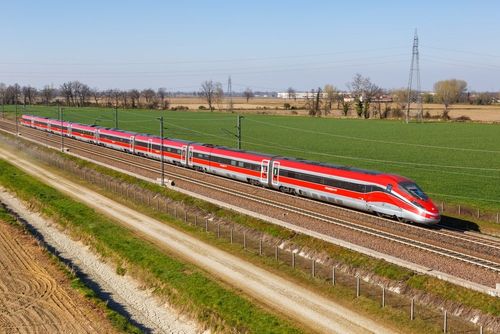 Noël : ce concurrent de la SNCF propose une carte-cadeau pour voyager en train