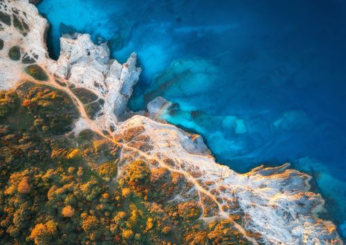 Lacs, lagons, îlots... Découvrez les lieux aux eaux les plus bleues (et les plus belles ) au monde !