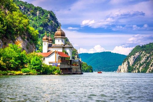 Ce pays incroyable à 3h de la France est l’un des moins chers d’Europe ! (Et il regorge de paysages somptueux)