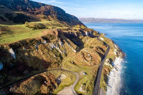 Ce pays à moins de 2h de vol de la France est la destination parfaite pour un road trip à travers des paysages impressionnants !