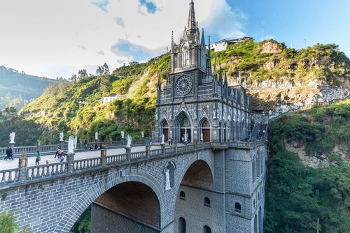 Surprenants, originaux ou vertigineux, ces édifices font partie des plus beaux joyaux architecturaux de Colombie !