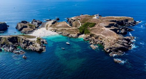 Sable blanc, eaux turquoise... Cette plage bretonne vient d'être classée parmi les plus belles du monde ! 
