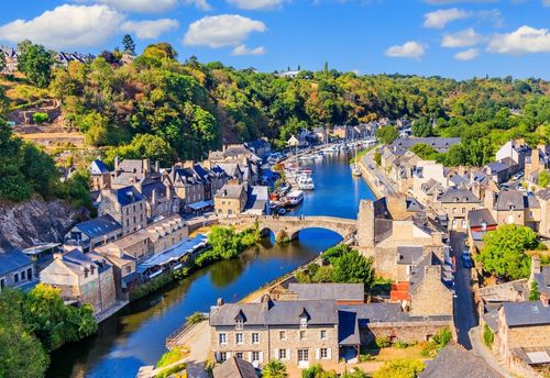 Des petits villages de pêcheurs aux eaux cristallines de la Côte d'Emeraude, découvrez de superbes paysages bretons au printemps ! 