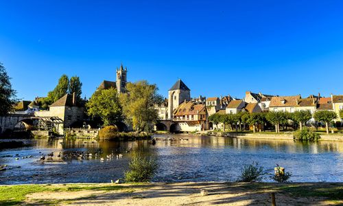 3 jolis villages médiévaux à visiter au printemps (et à 1h de Paris)