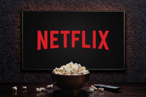 Voici le guide pour visiter la France sur les traces de vos séries Netflix préférées ! (Non, il n’y a pas qu’Emily in Paris)